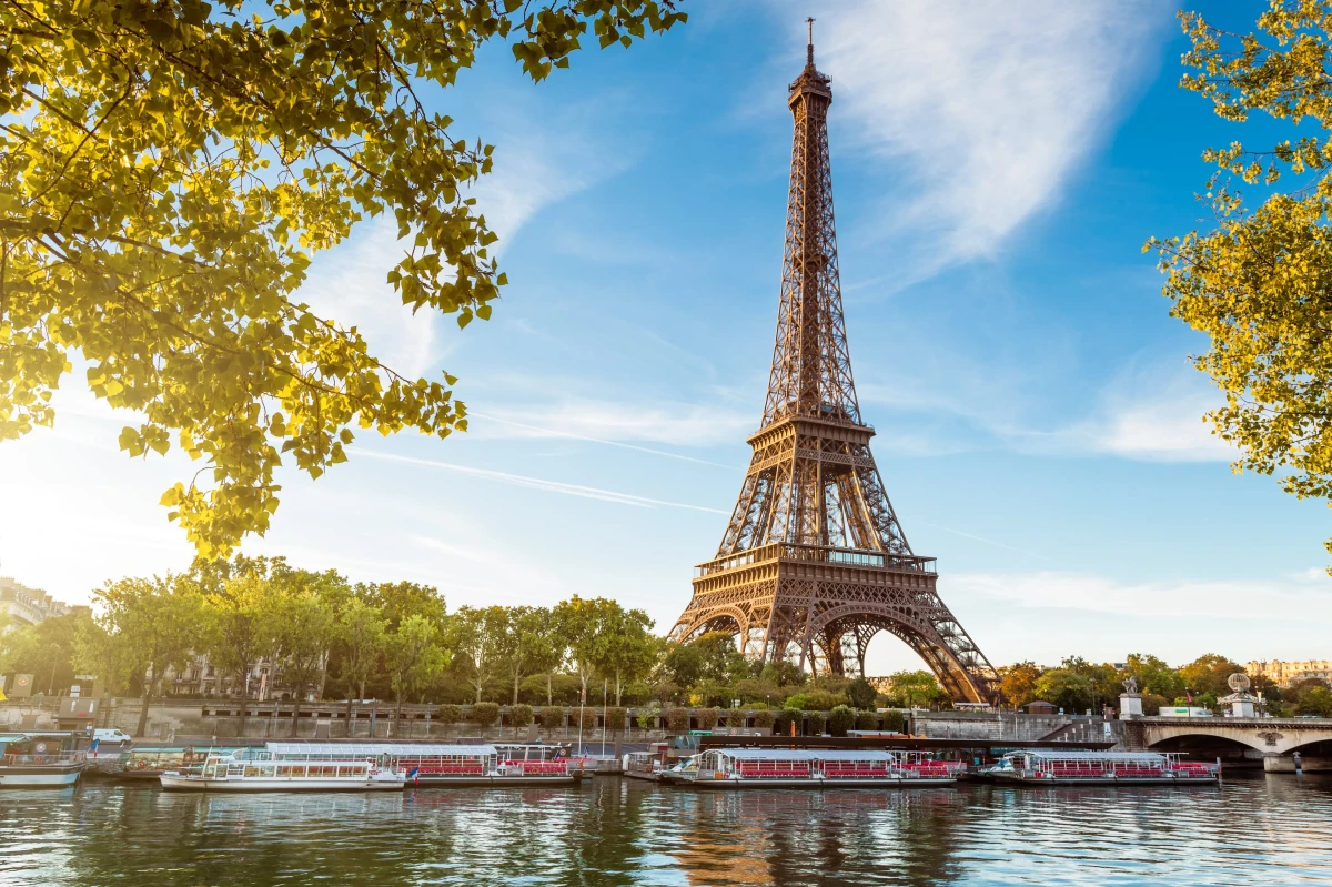 https://media.leisurecom.com/cruise/image-2025-02-20-15-19-27.webp