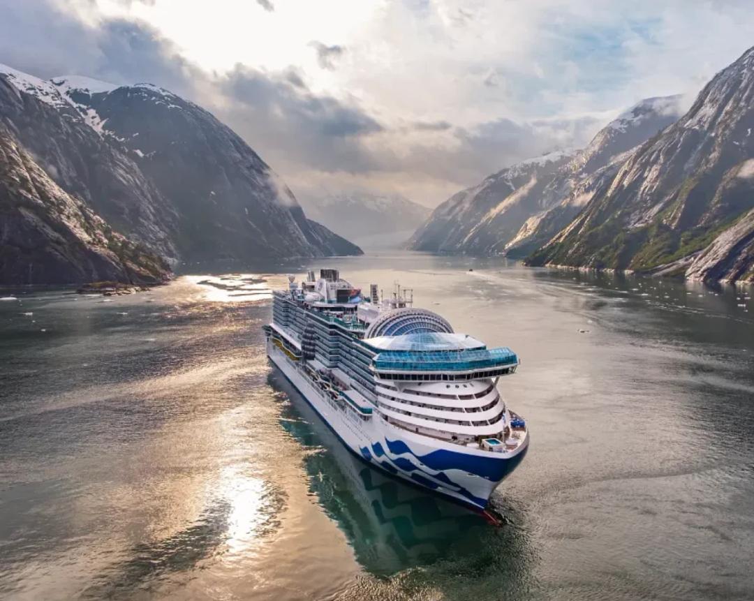 https://media.leisurecom.com/cruise/image-2026-08-12-12-46-30.webp