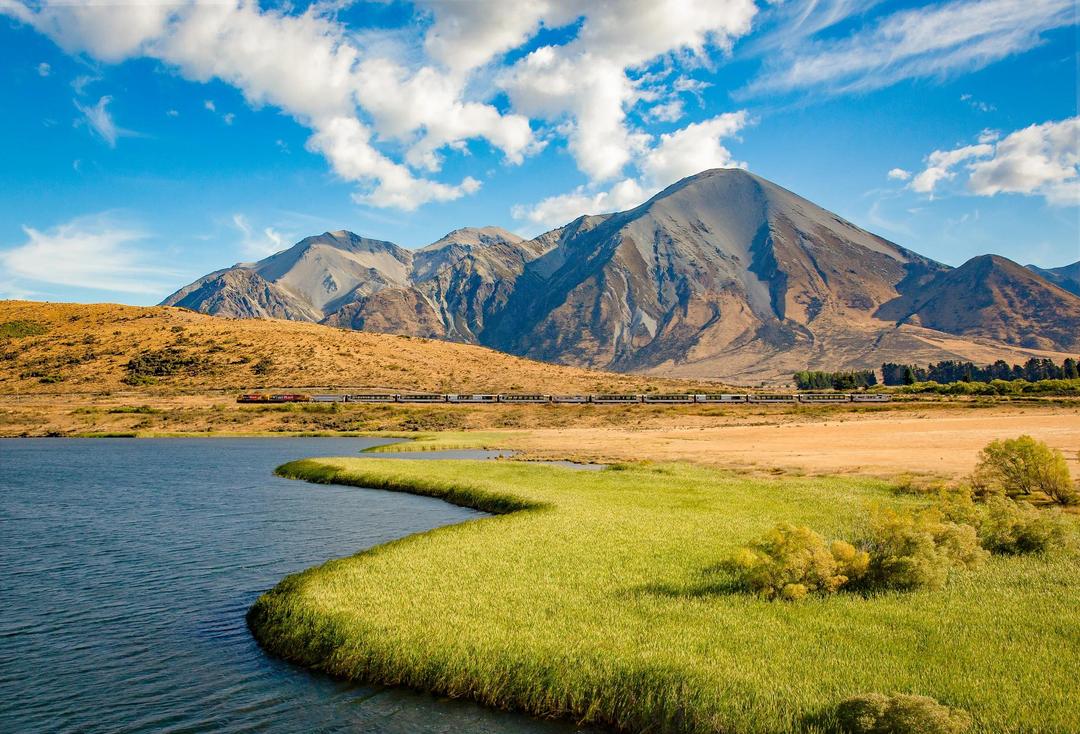 New Zealand Highlights including Hobbiton, Kiwi Birds and TranzAlpine Train