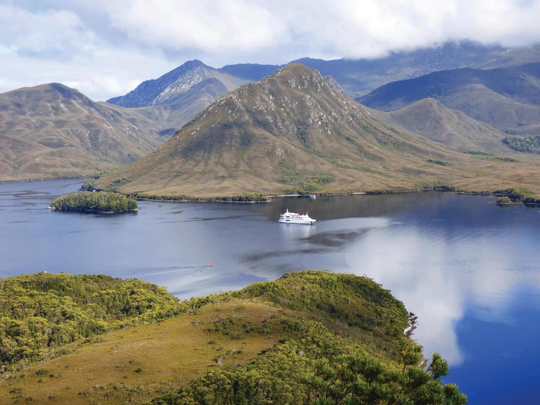 Tasmania Highlights with Coastal Discovery
